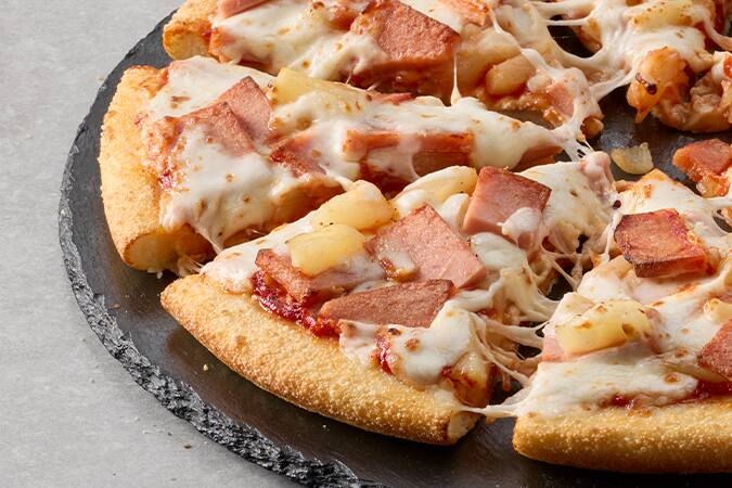 Mega Topped Hawaiian​